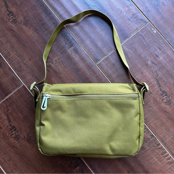 NIKE Futura 365 Crossbody Bag Olive Green - Picture 2 of 5
